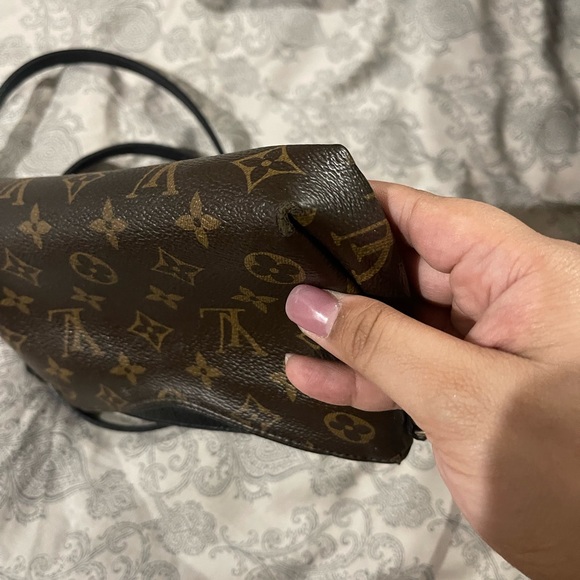 Authentic Louis Vuitton Pallas - Picture 5 of 12